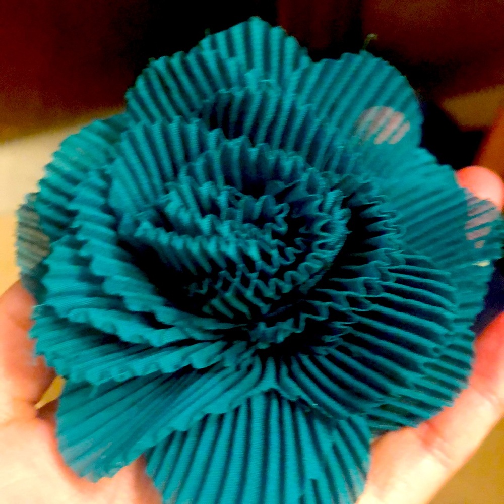 Flower hairpin/ broach